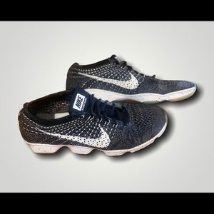 Women's Nike Flyknit Zoom Size 8.5